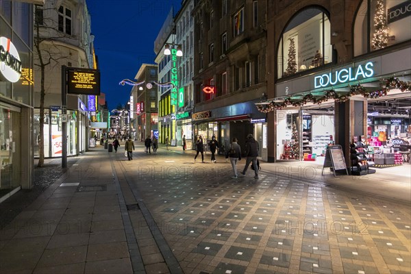 Westenhellweg in Dortmund city centre, Douglas, lockdown, partial lockdown, Dortmund, North Rhine-Westphalia, Germany, Europe