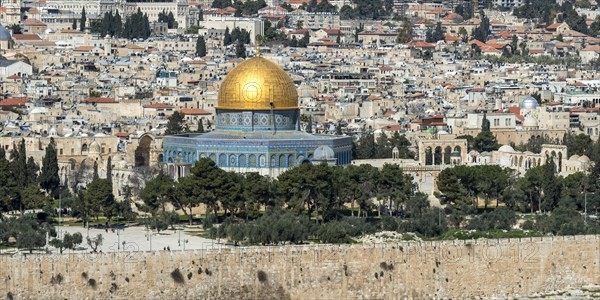 Temple Mount with Dome of the Rock, Qubbat As-Sakhra, and Old City seen from the Mount of Olives, Jerusalem, Israel, Asia