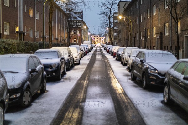 Snow in Duesseldorf, road conditions, little traffic, cautious driving, winter, overfrozen wetness, slippery snow, ruts, Duesseldorf, North Rhine-Westphalia, Germany, Europe