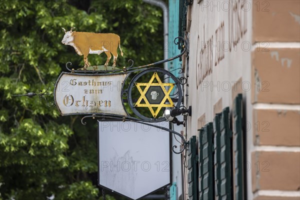 Inn sign Gasthaus Ochsen with brewers star, guild sign of the brewers, Riegel am Kaiserstuhl, Baden-Wuerttemberg, Germany, Europe