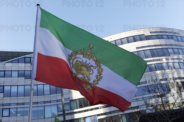 Free Iran, Iranian flag in front of the Koe-Bogen, demonstration against the Mullah regime on 25.2.23, Duesseldorf, North Rhine-Westphalia, Germany, Europe