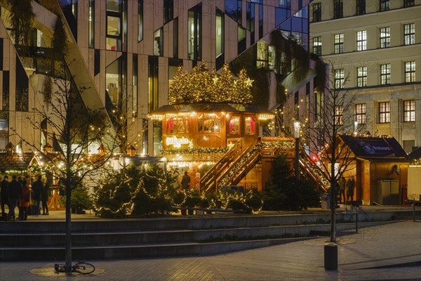 Christmas market stalls at the Koe-Bogen, Duesseldorf, North Rhine-Westphalia, Germany, Europe