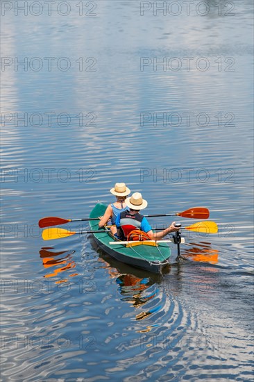 Paddlers with straw hats on the Wublitz, a tributary of the Havel, Golm, Potsdam, Brandenburg, Germany, Europe