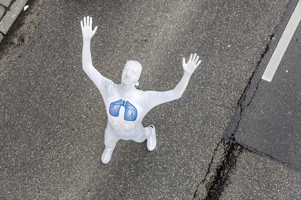 Protest of the environmental organisation Greenpeace, on the Bundesstrasse 14 40 activists demand better air quality, the Neckartor is considered the most polluted street in Germany with high levels of particulate matter, climate change, Stuttgart Baden-Wuerttemberg, Germany, Europe