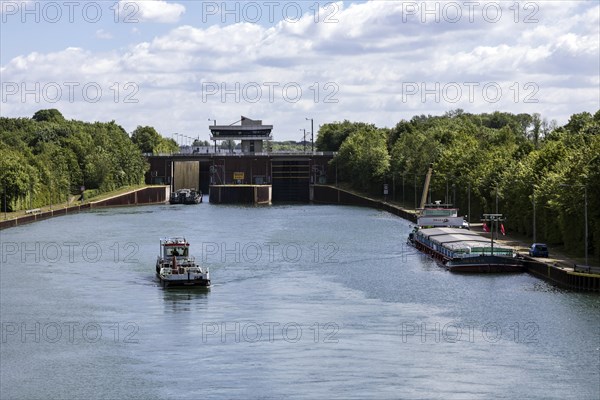 Herne-Ost double chamber lock on the Rhine-Herne Canal, Herne, North Rhine-Westphalia, North Rhine-Westphalia, Germany, Europe