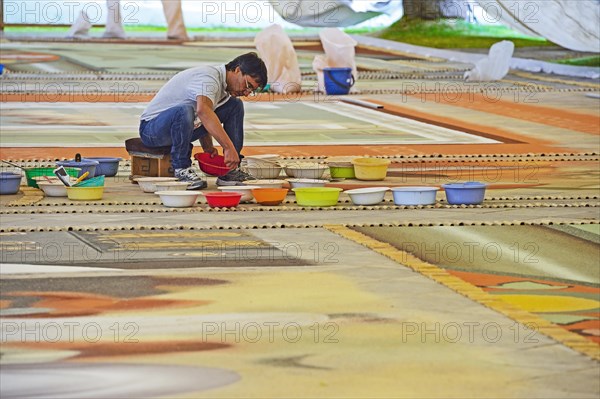 Artists create pictures from coloured sand, Plaza del Ayuntamiento, La Orotava, Tenerife, Canary Islands, Spain, Europe