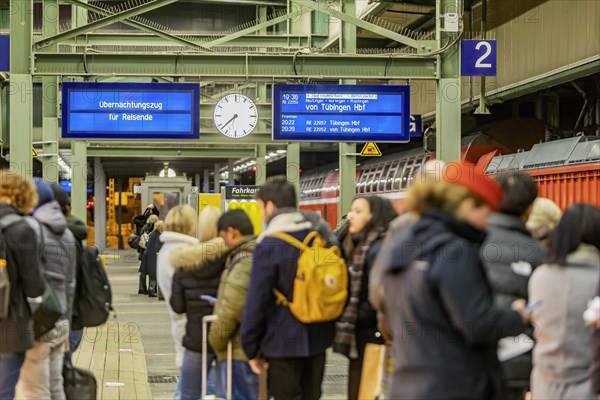 Sleeping train for stranded rail passengers, after train cancellations due to bad weather, travellers can spend the night in the station, platform main station, Stuttgart, Baden-Wuerttemberg, Germany, Europe