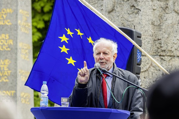 Ernst Ulrich von Weizsaecker, scientist and politician, portrait, pro-Europe demonstration Pulse of Europe, Stuttgart, Baden-Wuerttemberg, Germany, Europe