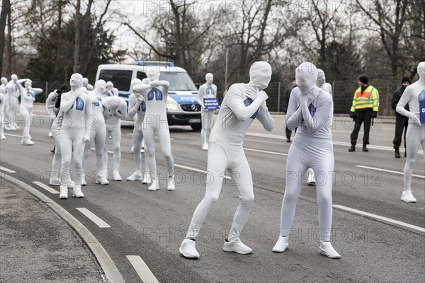 Protest of the environmental organisation Greenpeace, on the Bundesstrasse 14 40 activists demand better air quality, the Neckartor is considered the most polluted street in Germany with high levels of particulate matter, climate change, Stuttgart Baden-Wuerttemberg, Germany, Europe