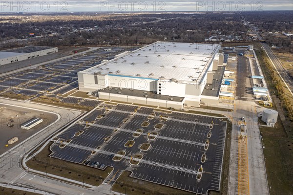 Detroit, Michigan USA, 7 January 2023, A newly-built $400 million Amazon fulfillment center, the largest in Michigan, remains idle as Amazon announced plans to lay off 18, 000 workers as the national economy softens. The warehouse, on the site of the former Michigan State Fairgrounds, was intended to open in 2022, employing 1, 200 workers, but its opening has been delayed at least a year