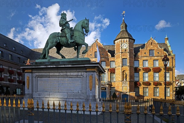 The Jan Wellem equestrian statue on the market square in front of the town hall, Duesseldorf, North Rhine-Westphalia, Germany, Europe