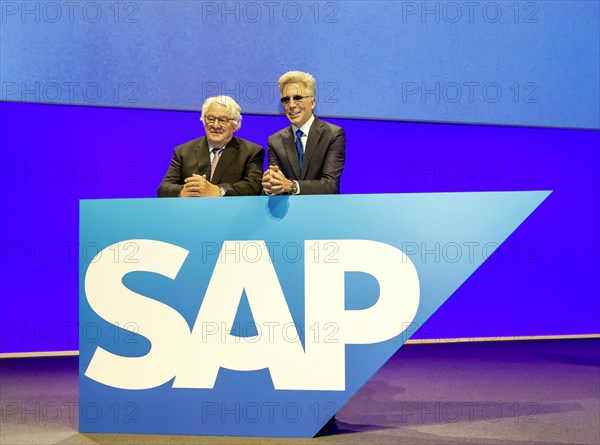 Hasso Plattner, left, Chairman of the Supervisory Board of SAP SE, Bill McDermott, then Spokesman of the Executive Board, Logo, Annual General Meeting, Waldorf, Mannheim, Baden-Wuerttemberg, Germany, Europe