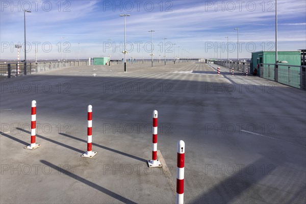 Duesseldorf Airport, DUS, parking, parking spaces, empty parking decks in Airport International car parks in lockdown in Corona crisisAirport International, Duesseldorf Airport, airfield, taxiway, Duesseldorf, North Rhine-Westphalia, Germany, Europe