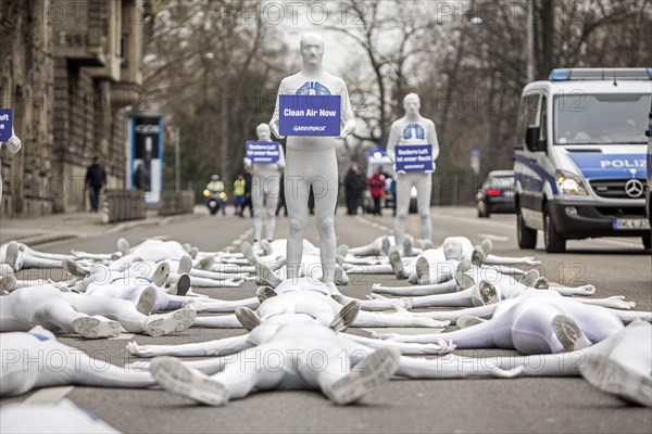 Protest of the environmental organisation Greenpeace, on the Bundesstrasse 14 40 activists demand better air quality, the Neckartor is considered the most polluted street in Germany with high levels of particulate matter, climate change, Stuttgart Baden-Wuerttemberg, Germany, Europe