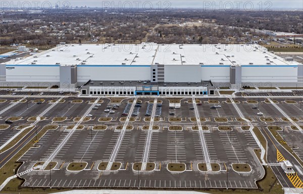 Detroit, Michigan USA, 7 January 2023, A newly-built $400 million Amazon fulfillment center, the largest in Michigan, remains idle as Amazon announced plans to lay off 18, 000 workers as the national economy softens. The warehouse, on the site of the former Michigan State Fairgrounds, was intended to open in 2022, employing 1, 200 workers, but its opening has been delayed at least a year