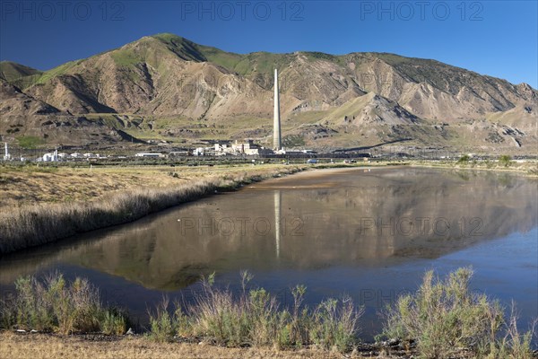 Salt Lake City, Utah, The smokestack for Rio Tinto Kennecotts copper smelter, located between the Oquirrh Mountains and Great Salt Lake