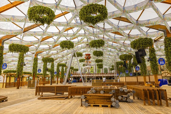 Wiesnaufbau, Hofbraeufestzelt, Oktoberfest, Theresienwiese, Munich, Upper Bavaria, Bavaria, Germany, Europe