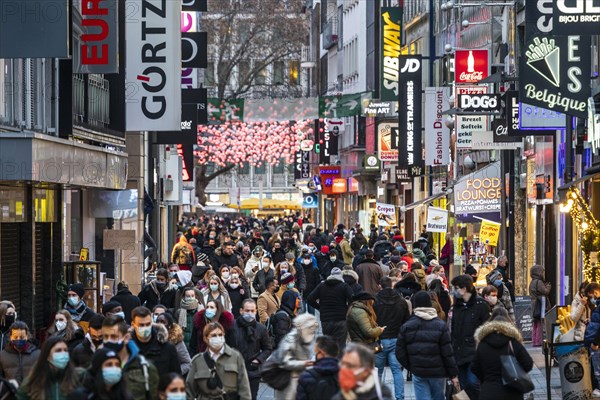 Pre-Christmas period in the pedestrian zone Hohe Strasse in Cologne, colourful hustle and bustle in the Advent season