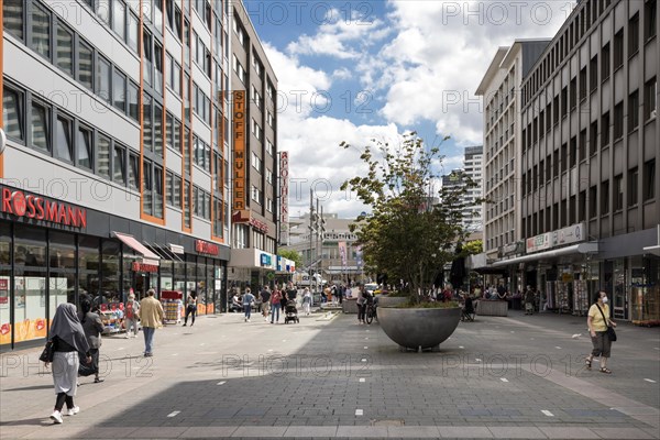 Schlossstrasse in Muelheim an der Ruhr, shopping street in the city centre, Muelheim an der Ruhr, North Rhine-Westphalia, North Rhine-Westphalia, Germany, Europe