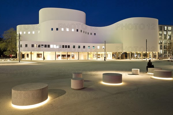 Duesseldorfer Schauspielhaus am Abend, abbreviated Dhaus, Duesseldorf, North Rhine-Westphalia, Germany, Europe