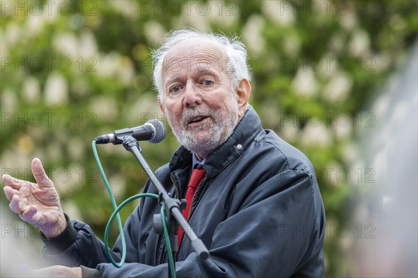 Ernst Ulrich von Weizsaecker, scientist and politician, portrait, pro-Europe demonstration Pulse of Europe, Stuttgart, Baden-Wuerttemberg, Germany, Europe