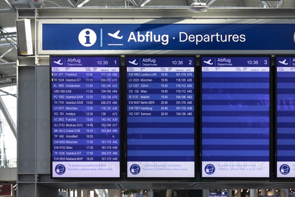 Duesseldorf Airport, DUS, departure hall, terminal, display board, Airport International in lockdown during Corona crisis, hardly any traffic and only few departure connections due to travel restrictions, Duesseldorf, North Rhine-Westphalia, Germany, Europe