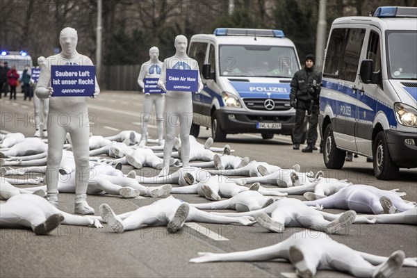 Protest of the environmental organisation Greenpeace, on the Bundesstrasse 14 40 activists demand better air quality, the Neckartor is considered the most polluted street in Germany with high levels of particulate matter, climate change, Stuttgart Baden-Wuerttemberg, Germany, Europe