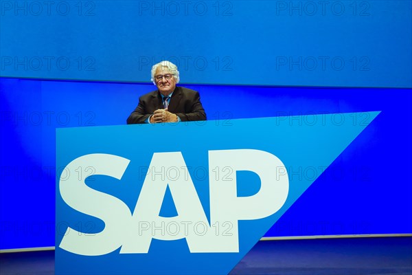 Hasso Plattner, Portrait of the Chairman of the Supervisory Board of SAP SE, Logo, Annual General Meeting, Waldorf, Mannheim, Baden-Wuerttemberg, Germany, Europe