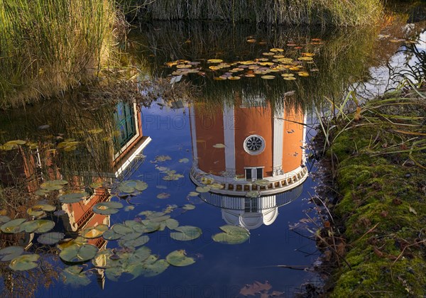 Botanical Garden with Elisenturm, reflection in the water, Wuppertal, Bergischers Land, North Rhine-Westphalia, Germany, Europe