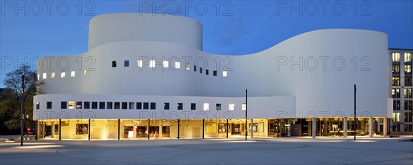 Duesseldorfer Schauspielhaus am Abend, abbreviated Dhaus, Duesseldorf, North Rhine-Westphalia, Germany, Europe