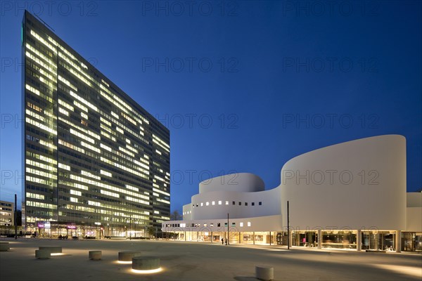 Duesseldorf Schauspielhaus in contrast to the Dreischeibenhaus, Duesseldorf, North Rhine-Westphalia, Germany, Europe