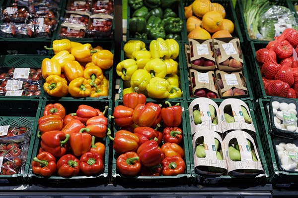Vegetable selection at the supermarket in Radevormwald, 08.06.2022. Radevormwald, Germany, Europe
