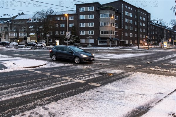 Snow in Duesseldorf, road conditions, little traffic, careful driving, winter, Duesseldorf, North Rhine-Westphalia, Germany, Europe