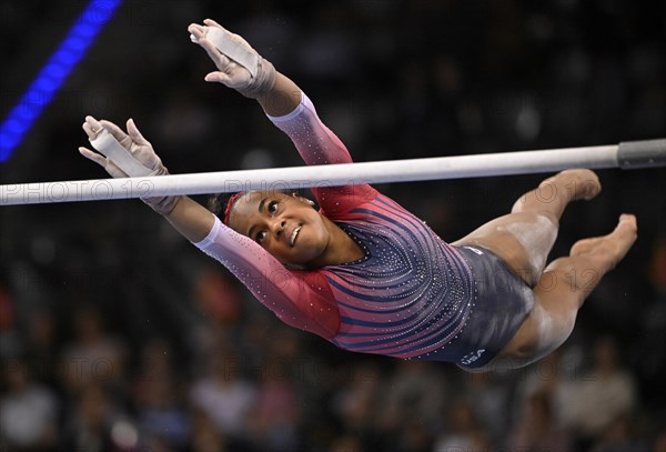 Zoe Miller USA uneven bars, EnBW DTB Cup, artistic gymnastics, gymnastics, Porsche Arena, Stuttgart, Baden-Wuerttemberg, Germany, Europe