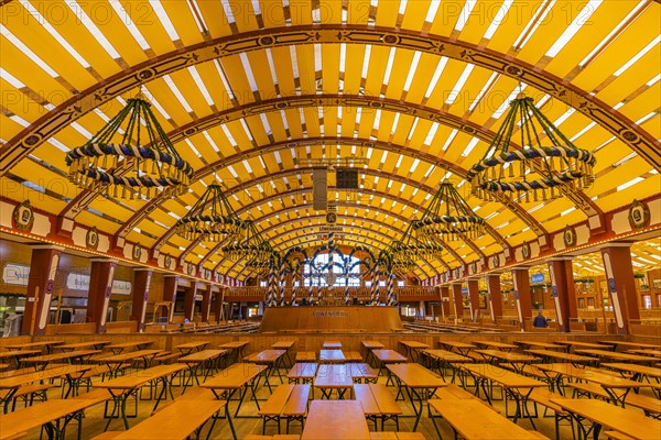 Wiesnaufbau, Loewenbraeufestzelt, Oktoberfest, Theresienwiese, Munich, Upper Bavaria, Bavaria, Germany, Europe