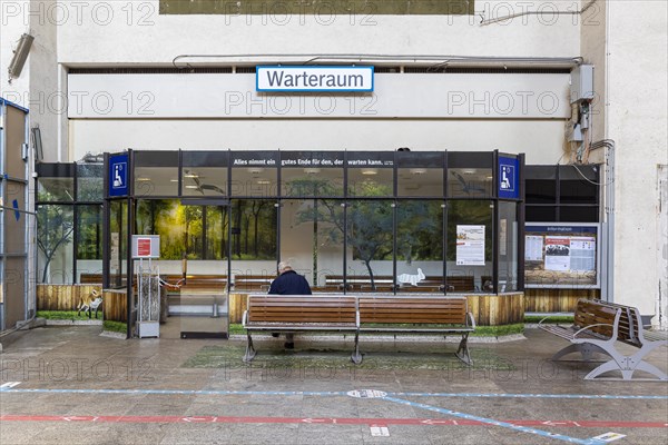 Dreariness in the main station because of the Stuttgart 21 construction project, S21, waiting room. The heritage-protected Bonatz building is being completely renovated for 250 million euros, all service facilities for travellers are closed. Illuminated signs and advertising have been removed. Stuttgart, Baden-Wuerttemberg, Germany, Europe