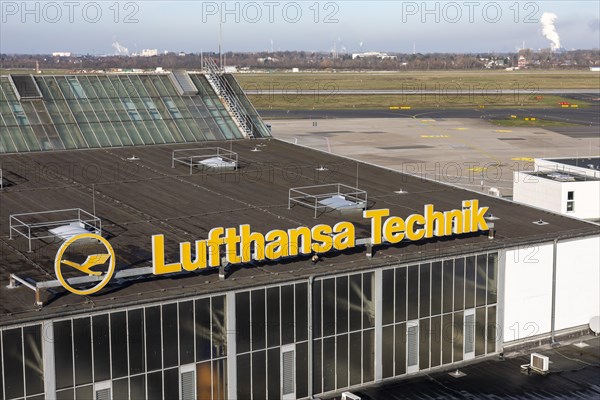 Lufthansa Technik - Airport International, Duesseldorf Airport, Airfield, Taxiway, Duesseldorf, North Rhine-Westphalia, Germany, Europe