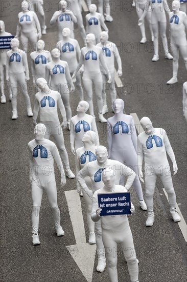 Protest of the environmental organisation Greenpeace, on the Bundesstrasse 14 40 activists demand better air quality, the Neckartor is considered the most polluted street in Germany with high levels of particulate matter, climate change, Stuttgart Baden-Wuerttemberg, Germany, Europe