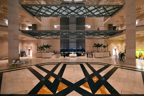 Interior view of the Museum of Islamic Art by the archtics Ieoh Ming Pei and Jean-Michel Wilmotte, Doha, Qatar, Asia