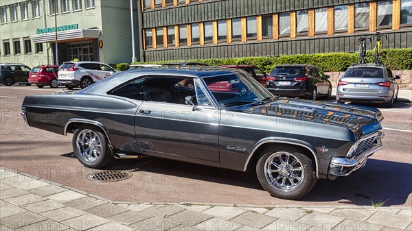 Chevrolet, old road cruiser parked by the roadside, Mariehamn, Aland, Aland Islands, Aland Islands, Finland, Europe