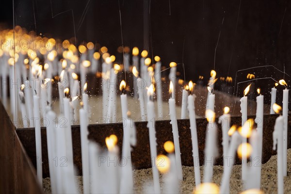 Candles stand in front of the Berlin Wall memorial on the day of the fall of the Berlin Wall in Berlin, 09.11.2022., Berlin, Germany, Europe