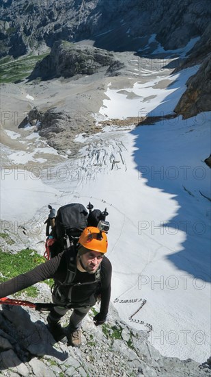 Passage via ferrata with a large exposure and an amazing view of the mountain range and the glacier. Zugspitze massif