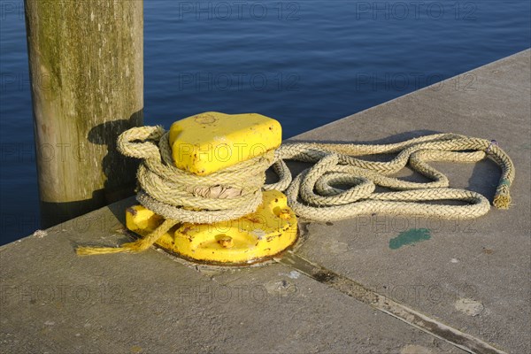 Dew at the bollard in the harbour