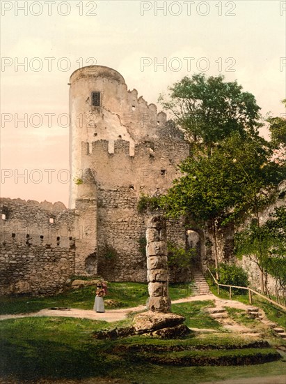 Castle courtyard and pillory of Kynast