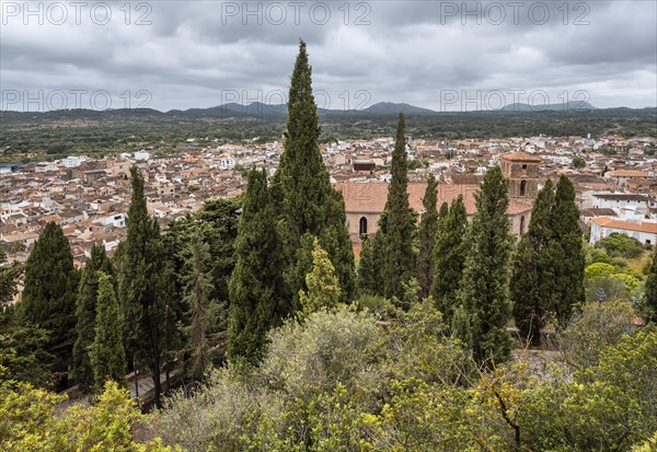 View of Arta with the parish church Transfiguracio del Senyor