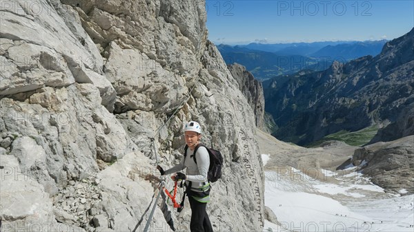 Passage via ferrata with a large exposure and an amazing view of the mountain range and the glacier. Zugspitze massif