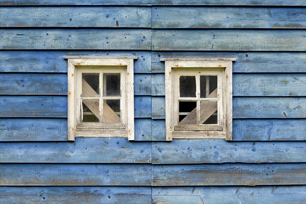 Abandoned wooden house