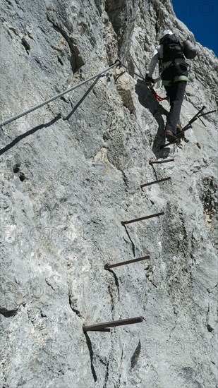 The crossing of the woman follows via ferrata on steel bars. Zugspitze massif