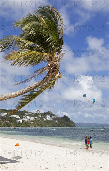 Kite surfers at Bulabog Beach