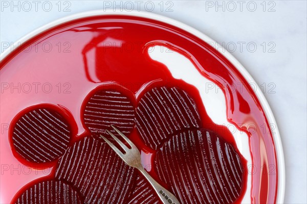 Sliced pickled beetroot on plate